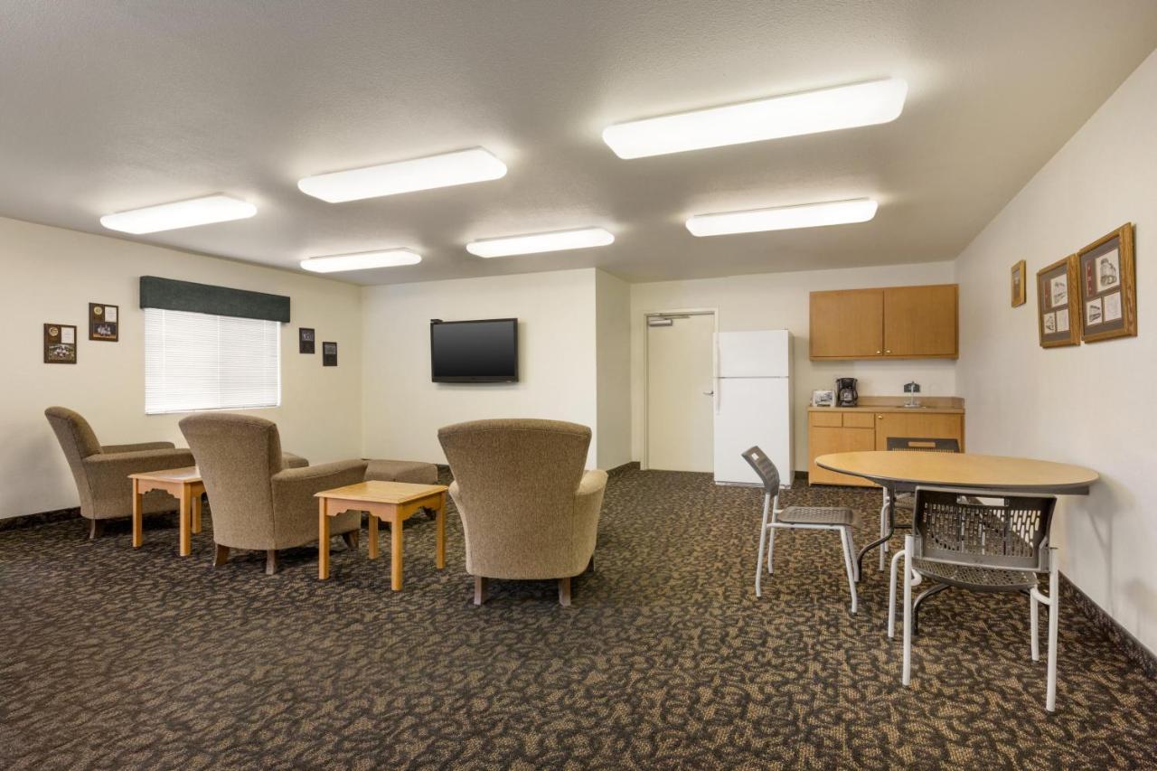 Travelodge By Wyndham Alpine Buitenkant foto