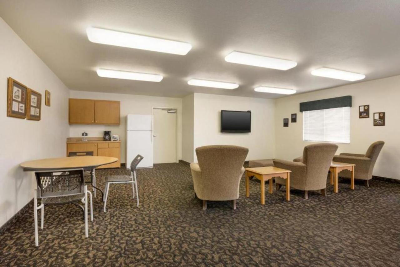 Travelodge By Wyndham Alpine Buitenkant foto